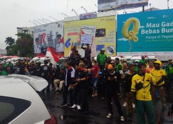 Ojol Lampung Tongkrongi DPRD Tolak Kenaikan BBM