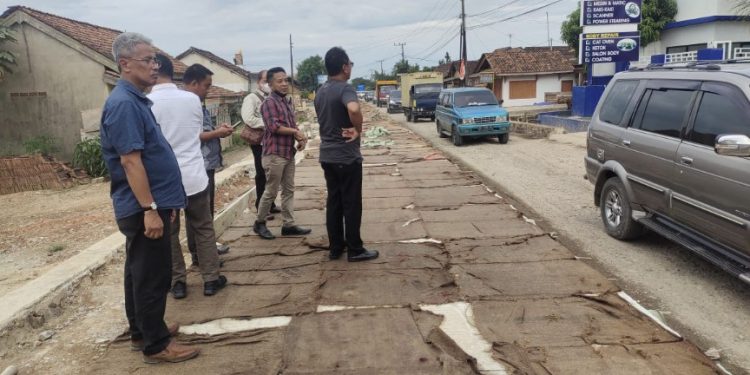 Ketua DPRD Lampung Mingrum Gumay Tinjau Perbaikan Jalan di Kalirejo