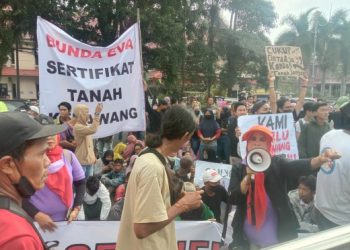 Ratusan Warga Kerawang Tuntut Sertifikat Tanah, Sekda Minta Warga Siapkan Kronologis