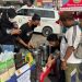 Anak Karyawan BUMN Gelar Aksi Bagi-Bagi Teh Gratis