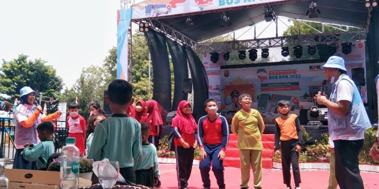 Penyuluh Antikorupsi Tanya Arti Jujur, Ini Jawaban Polos Anak SD