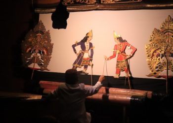 ‘Legenda Gunung Sugih’ Wayang Sekelik Tampil di UPT Perpustakaan Unila