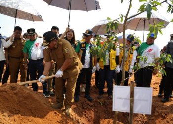 Gubernur Arinal Lakukan Penanaman 1.770 Bibit Pohon di Bendungan Margatiga Lampung Timur