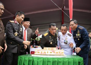 Gubernur Arinal Hadiri Upacara Peringatan HUT TNI ke -77