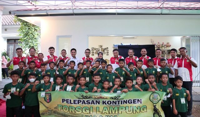 Wagub Lepas Kontingen Forum Sepakbola Generasi Indonesia Lampung Ikuti Piala Menpora