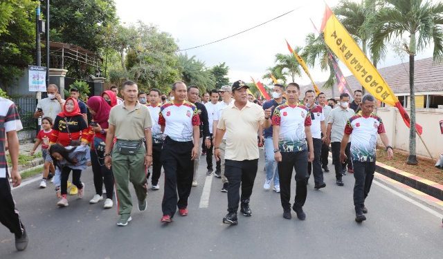 Gubernur Arinal Djunaidi Lepas Jalan Sehat dalam Rangka HUT Brimob Polri ke-77