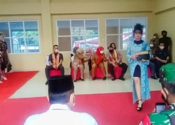 Lenggak-Lenggok Model Warnai Peresmian Gedung Sentra Industri Tapis Bandar Lampung