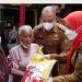 Walikota Bandar Lampung Beri Bantuan Beras Untuk Warga Di Enam Kecamatan