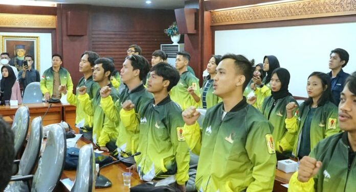 Unila Lepas Kontingen Mahasiswa Lampung ke Pomnas XVII di Padang