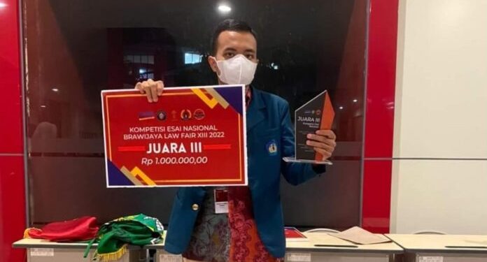 Mahasiswa Unila Juara 3 Kompetisi Esai Nasional Brawijaya Law Fair