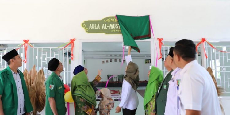 Wakil Gubernur Chusnunia Resmikan Aula Al-Mustaghfiriin, Pondok Pesantren Minhadlul ‘Ulum 