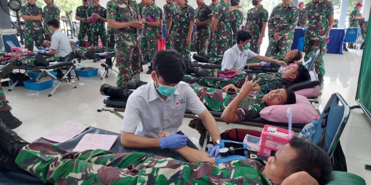 Prajurit Batalyon Infanteri 7 Marinir Laksanakan Donor Darah HUT Marinir ke 77