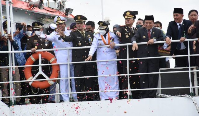 Peringati Hari Pahlawan, Walikota Eva Dwiana Tabur Bunga di Dermaga PT Pelindo