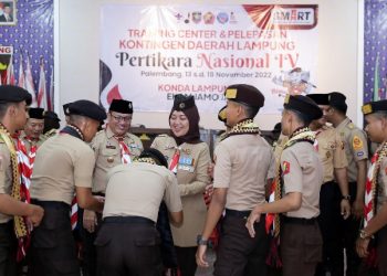 Chusnunia Lepas Kontingen Pramuka Lampung ke Perkemahan Bakti Saka Bhayangkara  di Palembang