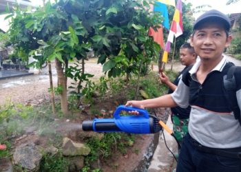 Dosen ITERA Ciptakan Otomatisasi Alat Semprot Pestisida Cair untuk Petani Jatisari