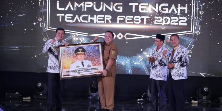 Peringati HUT PGRI, Gubernur Arinal Apresiasi Peran Guru dalam Mencerdaskan Anak Bangsa