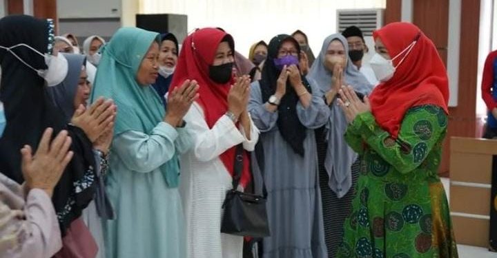 Walikota Eva Dwiana Buka Manasik Umroh bagi 500 Jemaah