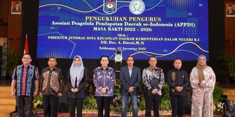 Dirjen Bina Keuangan Daerah Kukuhkan Asosiasi Pengelola Pendapatan Daerah se-Indonesia
