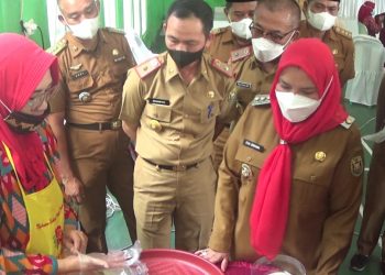 Supaya Lebih  Produktif, Pemkot Bandar Lampung Beri Pelatihan Kreasi Souvenir dan Makanan