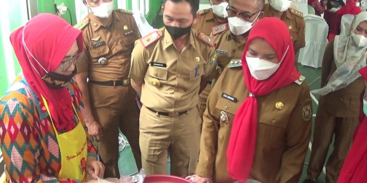 Supaya Lebih  Produktif, Pemkot Bandar Lampung Beri Pelatihan Kreasi Souvenir dan Makanan