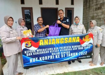 HUT Korpri ke 51, ASN Polresta Bandar lampung Anjangsana Ke Rumah Pensiunan