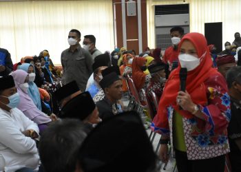 Lepaskan 500 Jamaah Umroh, Walikota Eva Dwiana Ingatkan Jaga kesehatan & Kompak