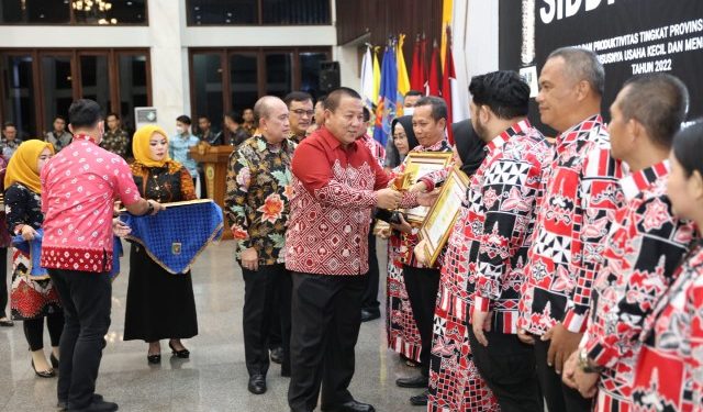 Gubernur Arinal Berikan Anugerah Siddhakarya Kepada 9 Perusahaan