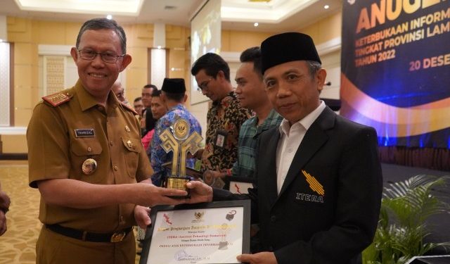 ITERA Raih Penghargaan Kampus Peduli Keterbukaan Informasi Publik KI Lampung