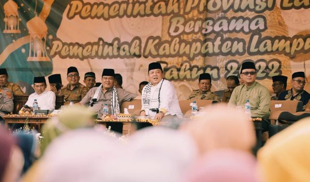 Gubernur Arinal Bersama Ribuan Masyarakat Ikuti Pengajian Akbar di Seputih Agung