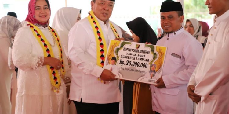 Hadiri Pengajian Akbar, Gubernur Lampung Beri Bantuan Kesejahteraan Sosial dan Keagamaan