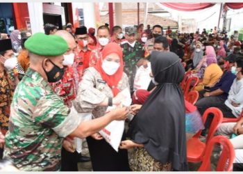 Walikota Bandar Lampung Kembali Bagikan Beras Kepada Warga Kurang Mampu