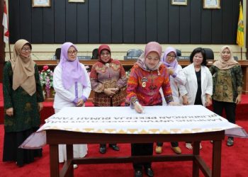 Wagub Chusnunia Buka FGD Percepatan RUU PPRT dan Luncurkan Buku Saku Rumah Perempuan dan Anak