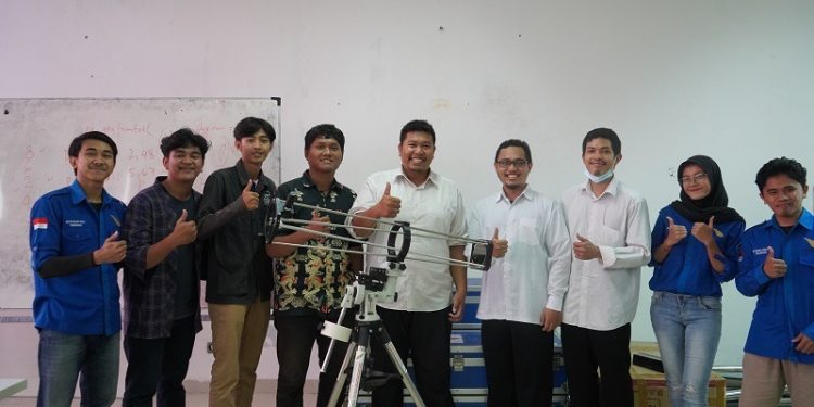 Mahasiswa ITERA Buat Teleskop Reflektor DIY