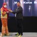 Walikota Eva Dwiana Terima Penghargaan Sebagai Kepala Daerah Peduli UMKM