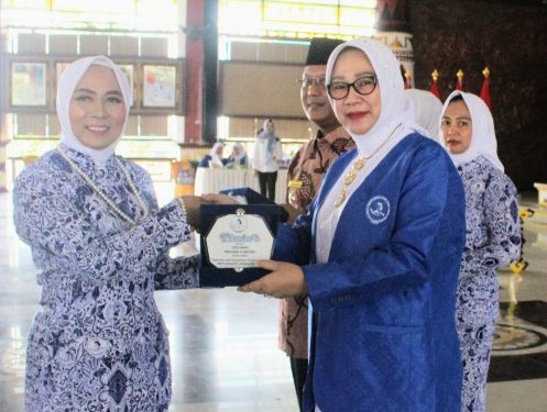 Kukuhan Pengurus IWAPI Lampung Tengah, Bunda Reny Berharap Produk UMKM Go Internasional
