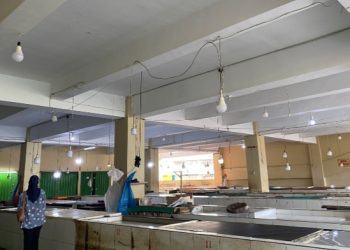 Sepi Pembeli, Para Pedagang Pasar SMEP Pindah ke Bahu Jalan