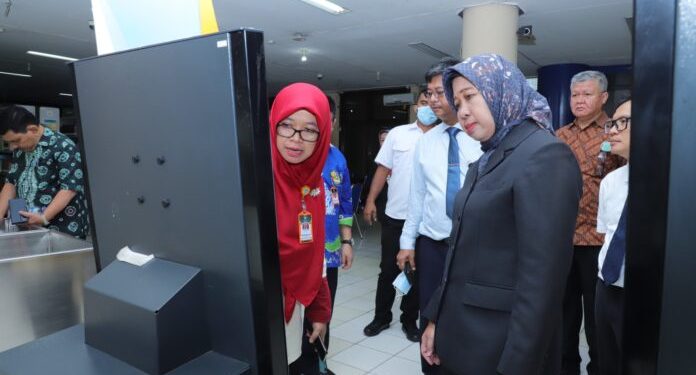 Rektor Unila Lusmeilia Tinjau Fasilitas Sentral di Kampus