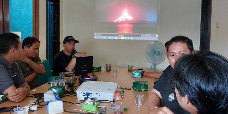 Mengenal Berita Lewat Foto dan Pentingnya Caption Dalam Foto Jurnalistik