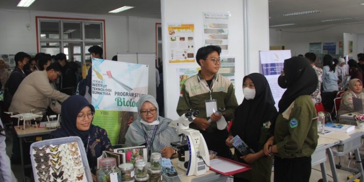 Ratusan Pelajar Gali Informasi Jalur Masuk ITERA pada Kegiatan Open House