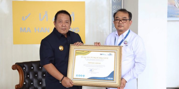 Gubernur Arinal Terima Penghargaan dari PT. Taspen Kantor Cabang Bandar Lampung