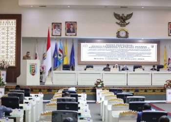 Sekdaprov Fahrizal Darminto Sampaikan Jawaban Gubernur atas Pemandangan Umun Fraksi