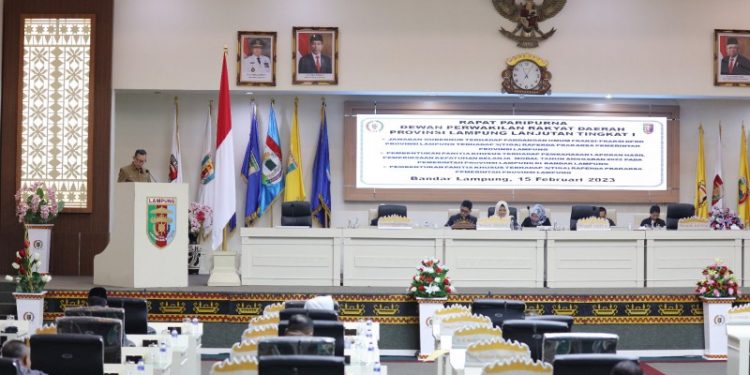 Sekdaprov Fahrizal Darminto Sampaikan Jawaban Gubernur atas Pemandangan Umun Fraksi