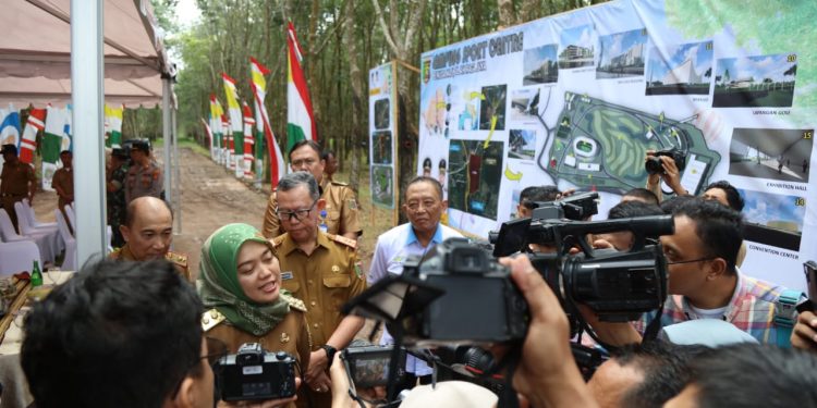 Wagub Chusnunia Chalim Tinjau Lokasi Lampung Sport Center