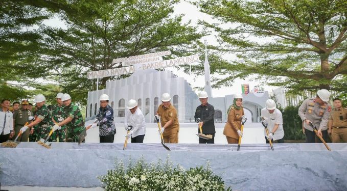 Gubernur Arinal Bersama Kemenpora Lakukan Peletakan Batu Pertama Pembangunan Masjid Raya Al-Bakrie