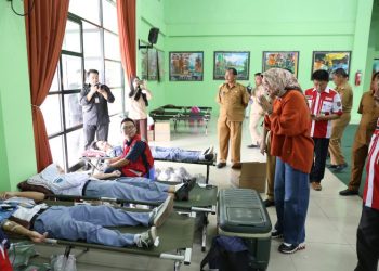 Ketua PMI Provinsi Lampung Riana Sari Arinal Tinjau Donor Darah Kolaborasi 7 SMA di Bandar Lampung