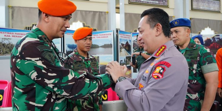 Kapolri Beri Apresiasi TNI dan Tim Gabungan Yang Berhasil Evakuasi Kapolda Jambi