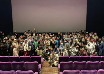 Keseruan Nobar Balada Si Roy Bareng Relawan Turun Tangan