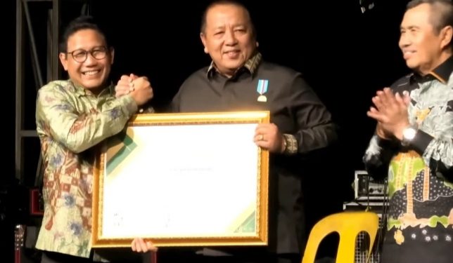 Gubernur Arinal Djunaidi Terima Penghargaan Abdi Ekonomi Desa