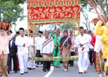 Rektor Unila Prof Lusmeilia Kunjungan KKN di Pesisir Barat