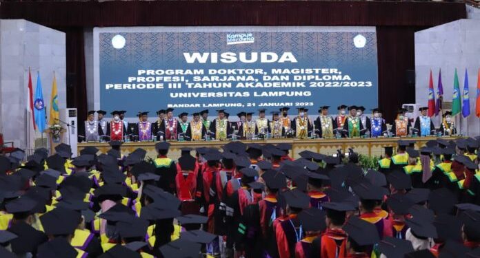 Unila Wisuda 897 Lulusan, Rektor Ingatkan Tanggungjawab Sosial di Masyarakat